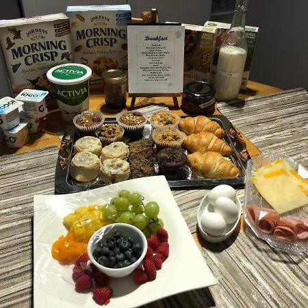 Polar Nights Bed & Breakfast เยลโลว์ไนฟ์ ภายนอก รูปภาพ