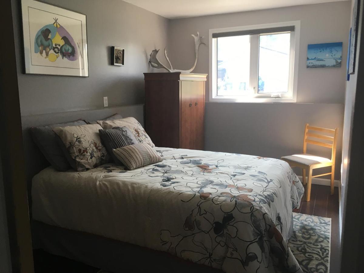 Polar Nights Bed & Breakfast เยลโลว์ไนฟ์ ภายนอก รูปภาพ