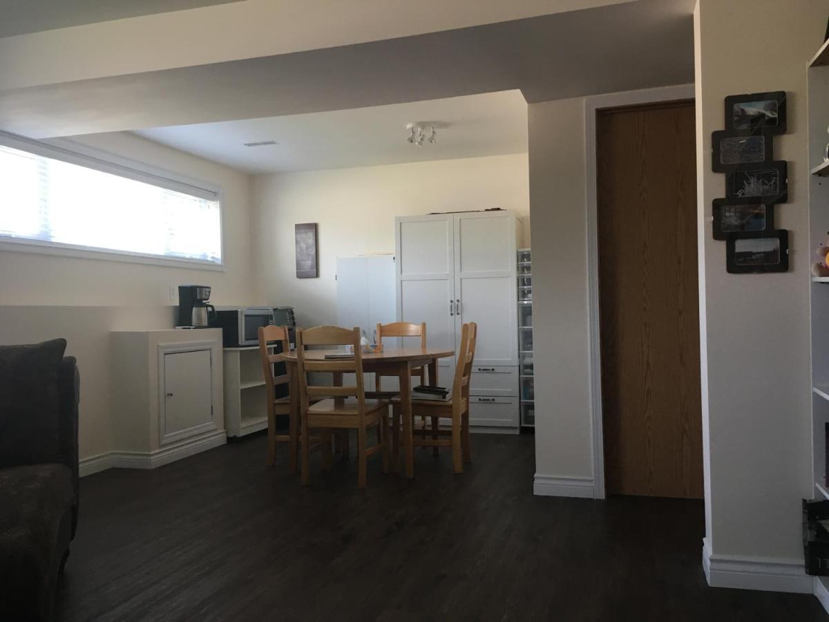 Polar Nights Bed & Breakfast เยลโลว์ไนฟ์ ภายนอก รูปภาพ