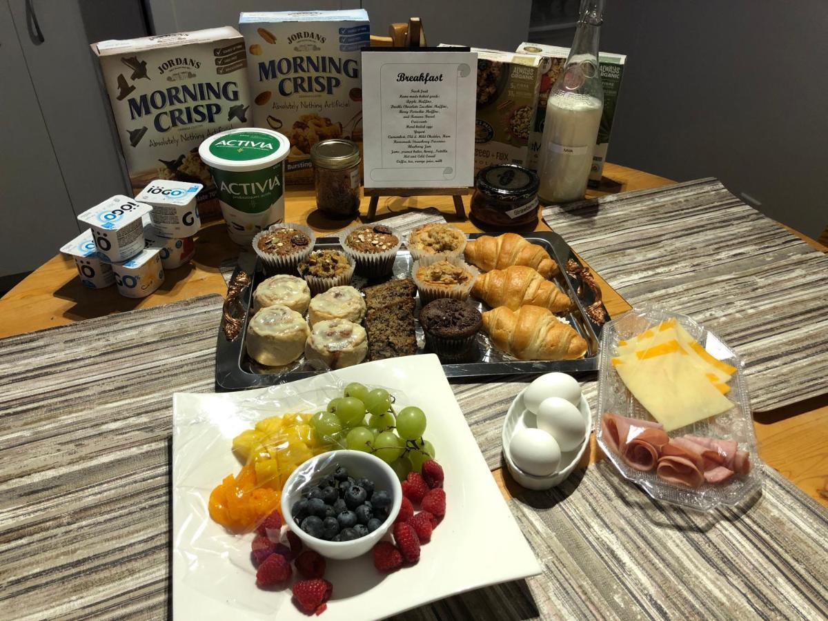 Polar Nights Bed & Breakfast เยลโลว์ไนฟ์ ภายนอก รูปภาพ