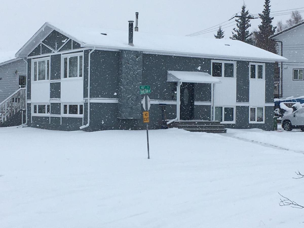 Polar Nights Bed & Breakfast เยลโลว์ไนฟ์ ภายนอก รูปภาพ