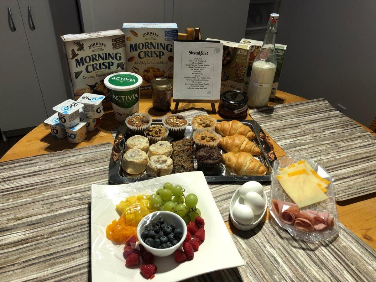Polar Nights Bed & Breakfast เยลโลว์ไนฟ์ ภายนอก รูปภาพ